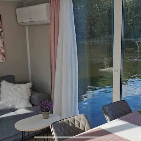 Luxus Hausboot Lydia بوتيل شترالسوند